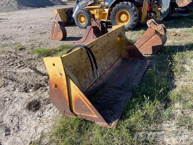 John Deere  Екскаватори-навантажувачі