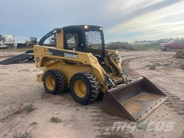 John Deere 325 Міні-навантажувачі