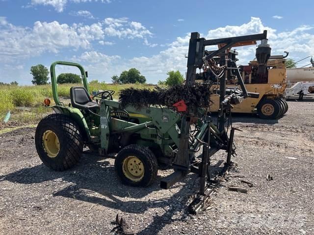 John Deere 750 Трактори