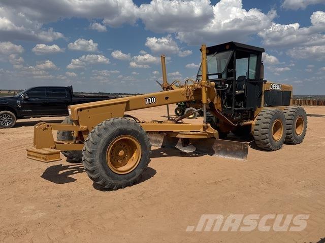 John Deere 770 Грейдери