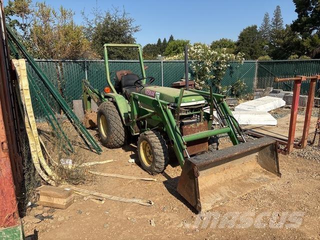 John Deere 790 Трактори