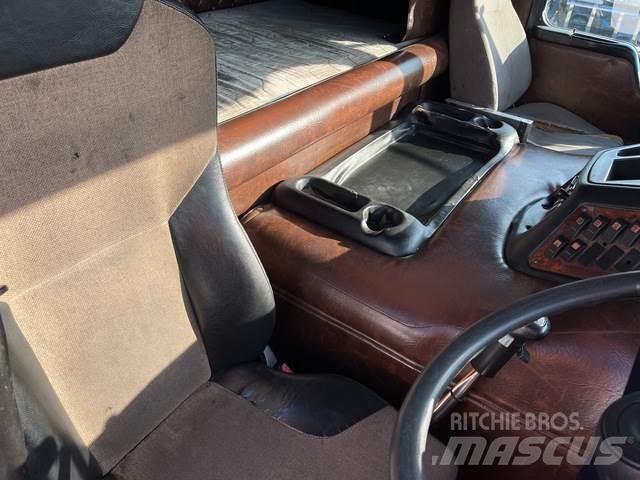 Kenworth K104 Тягачі