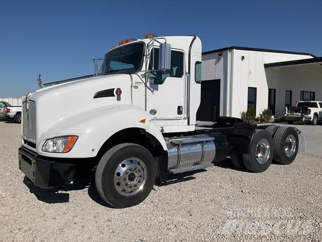 Kenworth T440 Тягачі