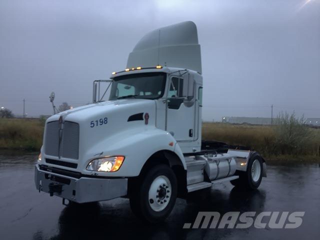 Kenworth T440 Тягачі