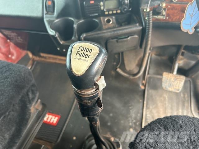 Kenworth T604 Тягачі