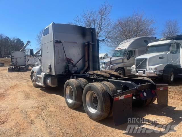 Kenworth T660 Тягачі