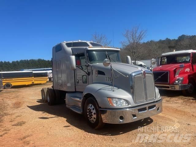 Kenworth T660 Тягачі