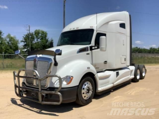 Kenworth T680 Тягачі