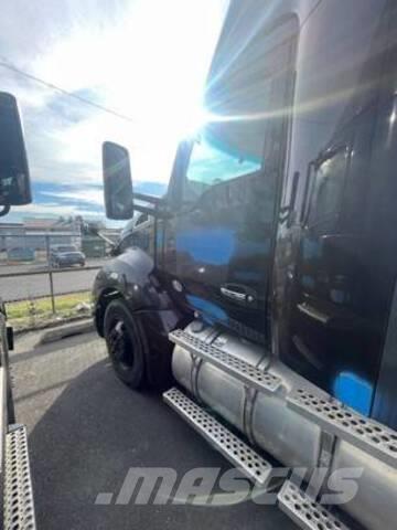 Kenworth T680 Тягачі