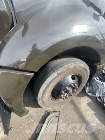 Kenworth T680 Тягачі