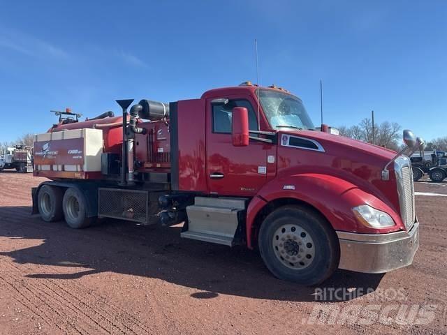 Kenworth T680 Гусеничні екскаватори