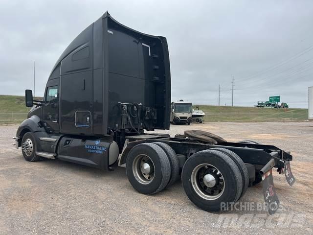 Kenworth T680 Тягачі