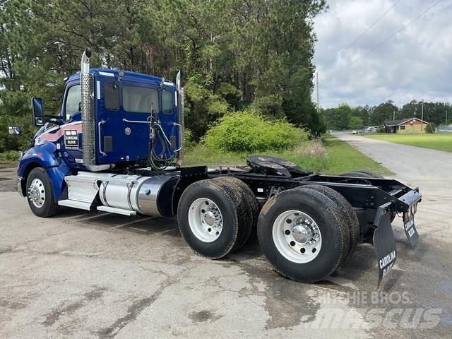 Kenworth T680 Тягачі