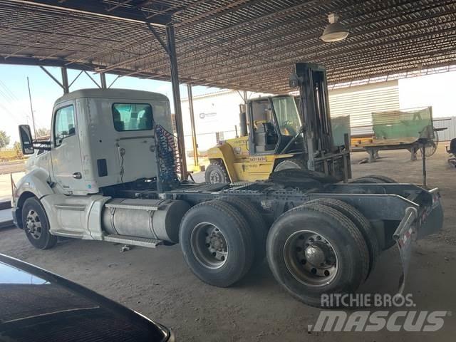 Kenworth T680 Тягачі