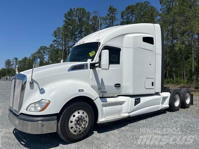 Kenworth T680 Тягачі
