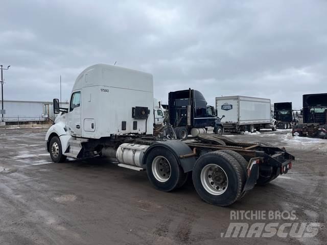 Kenworth T680 Тягачі