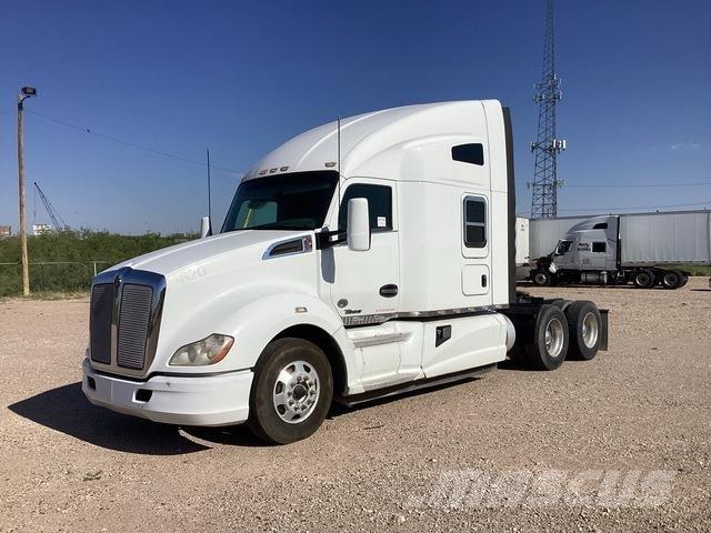 Kenworth T680 Тягачі