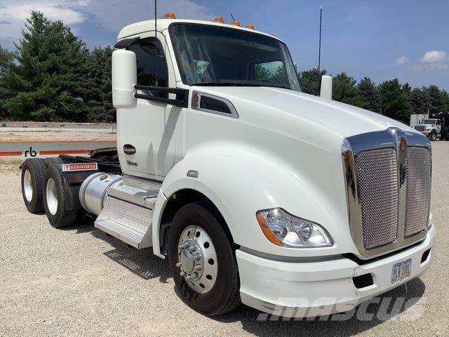 Kenworth T680 Тягачі