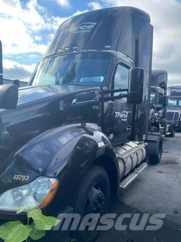 Kenworth T680 Тягачі