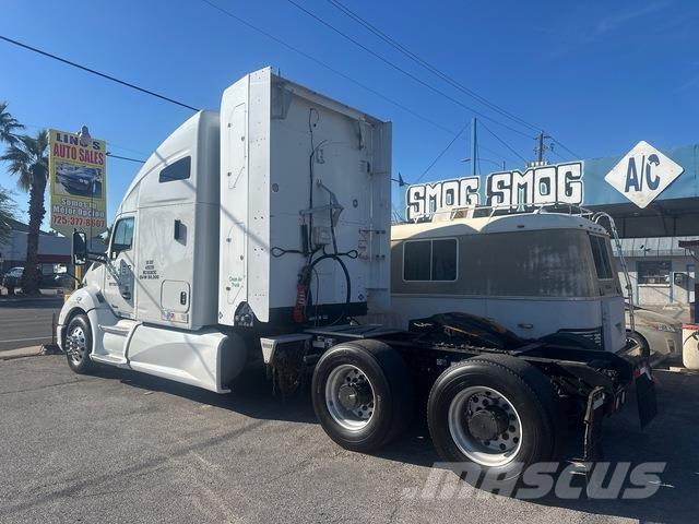 Kenworth T680 Тягачі