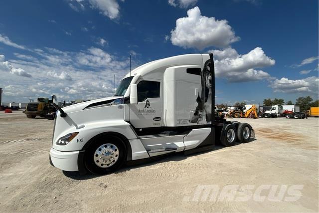Kenworth T680 Тягачі