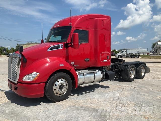 Kenworth T680 Тягачі