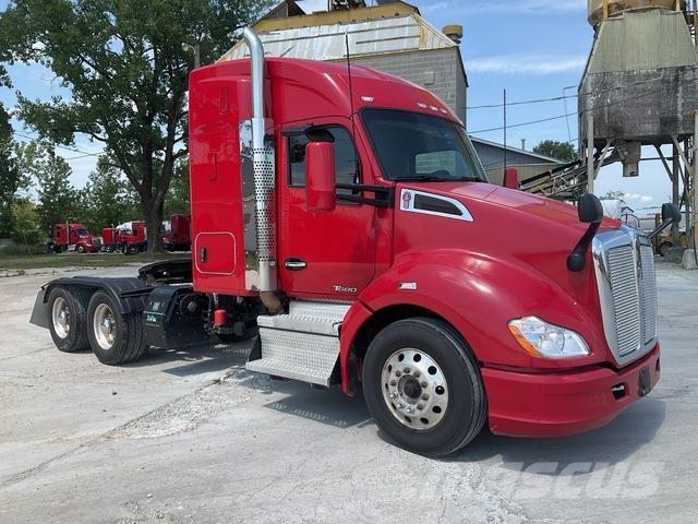 Kenworth T680 Тягачі