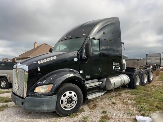 Kenworth T700 Тягачі