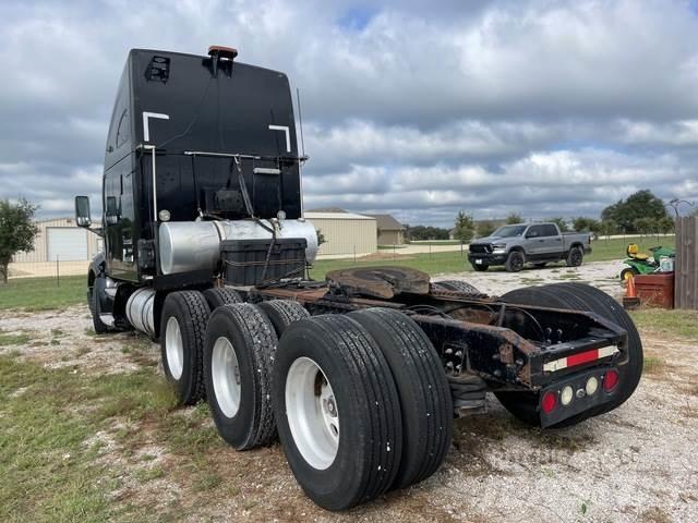 Kenworth T700 Тягачі