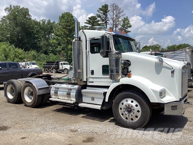 Kenworth T800 Тягачі