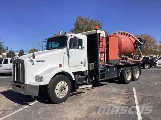 Kenworth T800 Гусеничні екскаватори