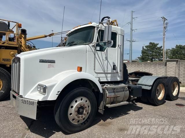Kenworth T800B Тягачі
