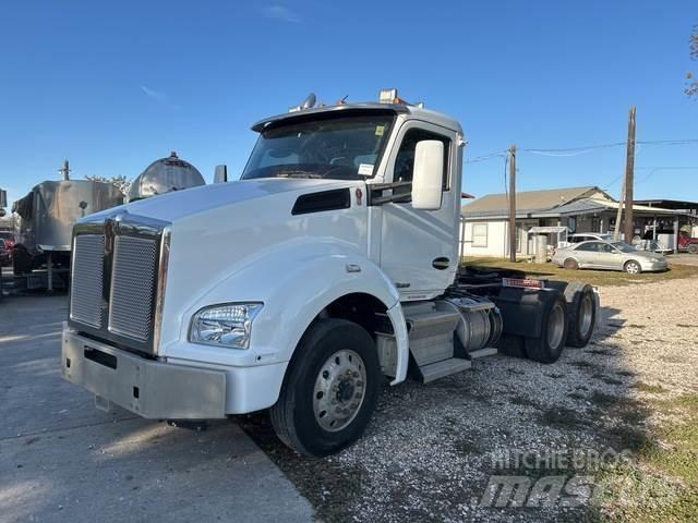 Kenworth T880 Тягачі