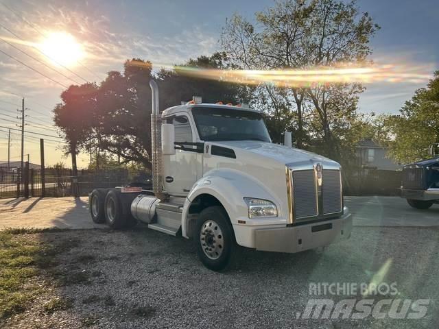 Kenworth T880 Тягачі