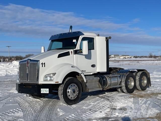 Kenworth T880 Тягачі
