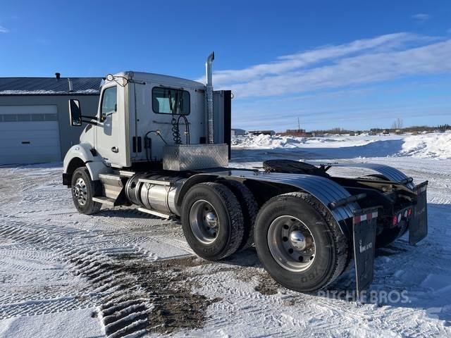 Kenworth T880 Тягачі