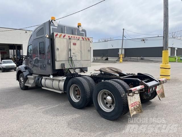 Kenworth T880 Тягачі