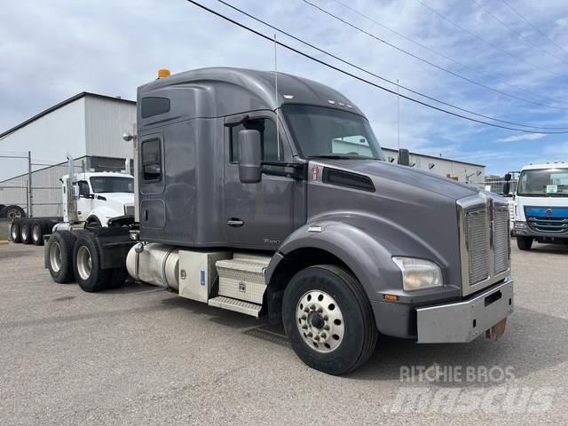 Kenworth T880 Тягачі
