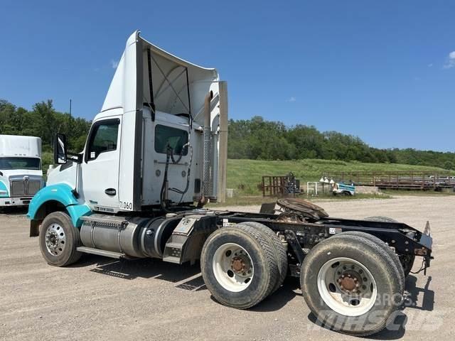 Kenworth T880 Тягачі