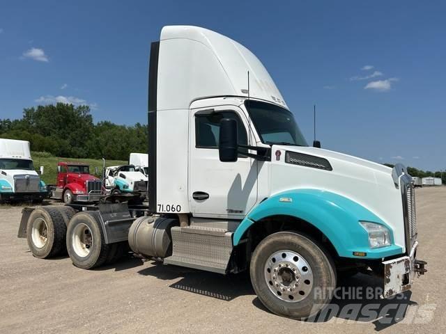 Kenworth T880 Тягачі