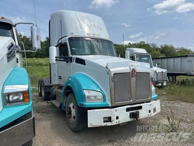 Kenworth T880 Тягачі