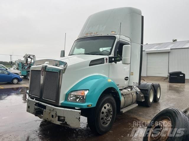 Kenworth T880 Тягачі