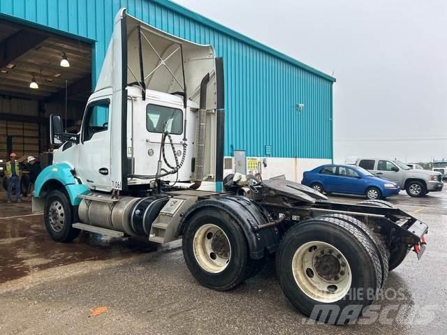 Kenworth T880 Тягачі