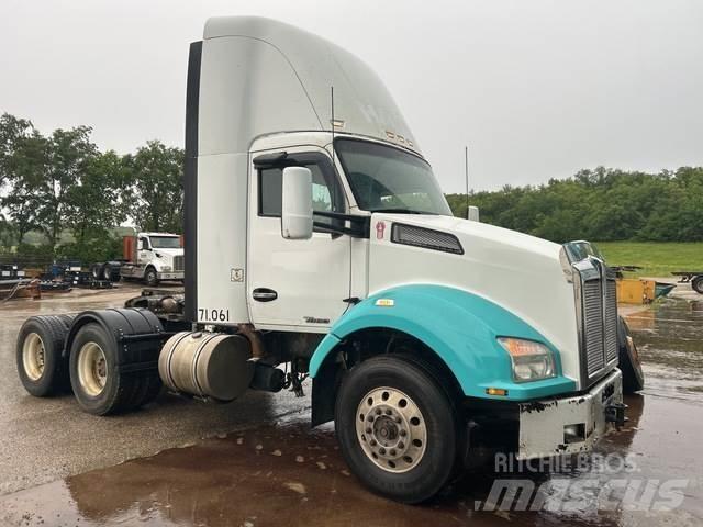 Kenworth T880 Тягачі