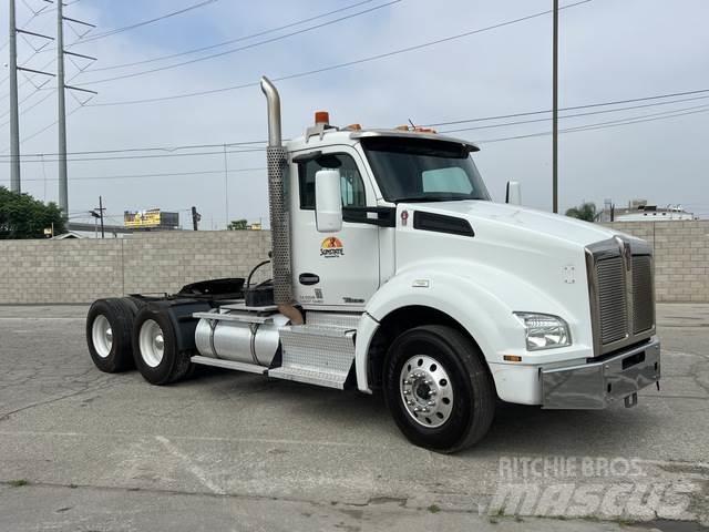 Kenworth T880 Тягачі