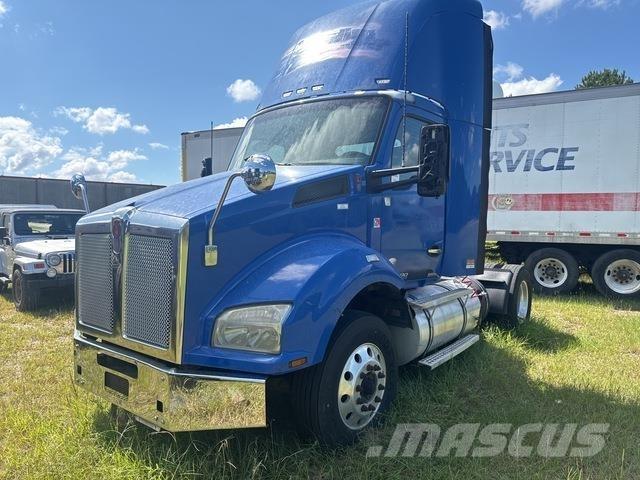 Kenworth T880 Тягачі