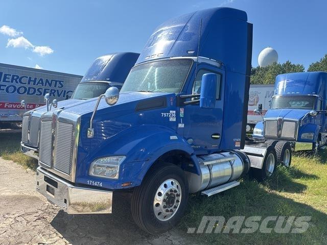 Kenworth T880 Тягачі