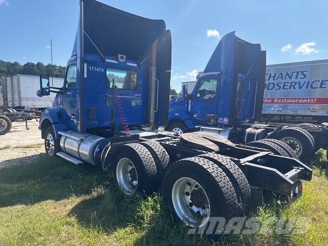 Kenworth T880 Тягачі