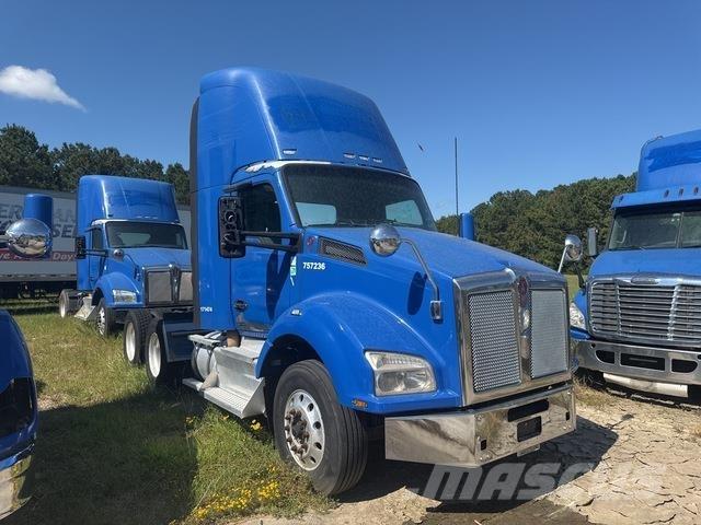 Kenworth T880 Тягачі