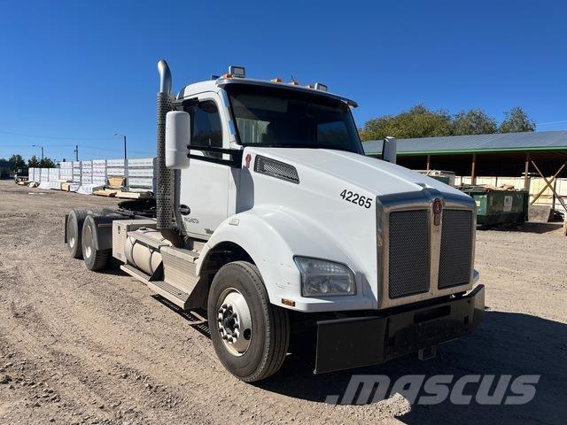 Kenworth T880 Тягачі